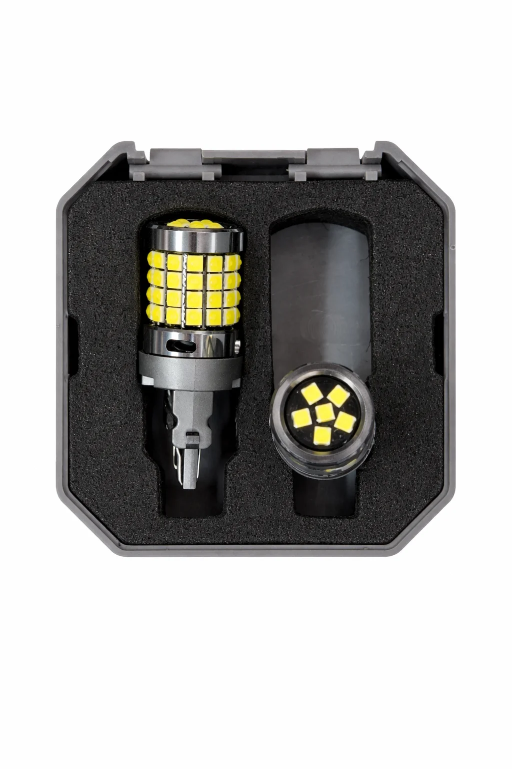 JUEGO DE FOCO LED BLANCO FIJO 3157 CON ESTROBO Y CANBUS 12-36V 22.3W IOL-LH-603