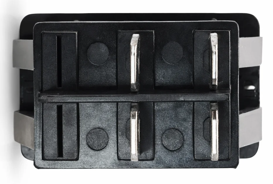INTERRUPTOR DE 1 PASO TECLA PILOTO ROJO 4 TER NEGRO 38.5X21MM  ON/OFF 12V S17353 IMPORTADO