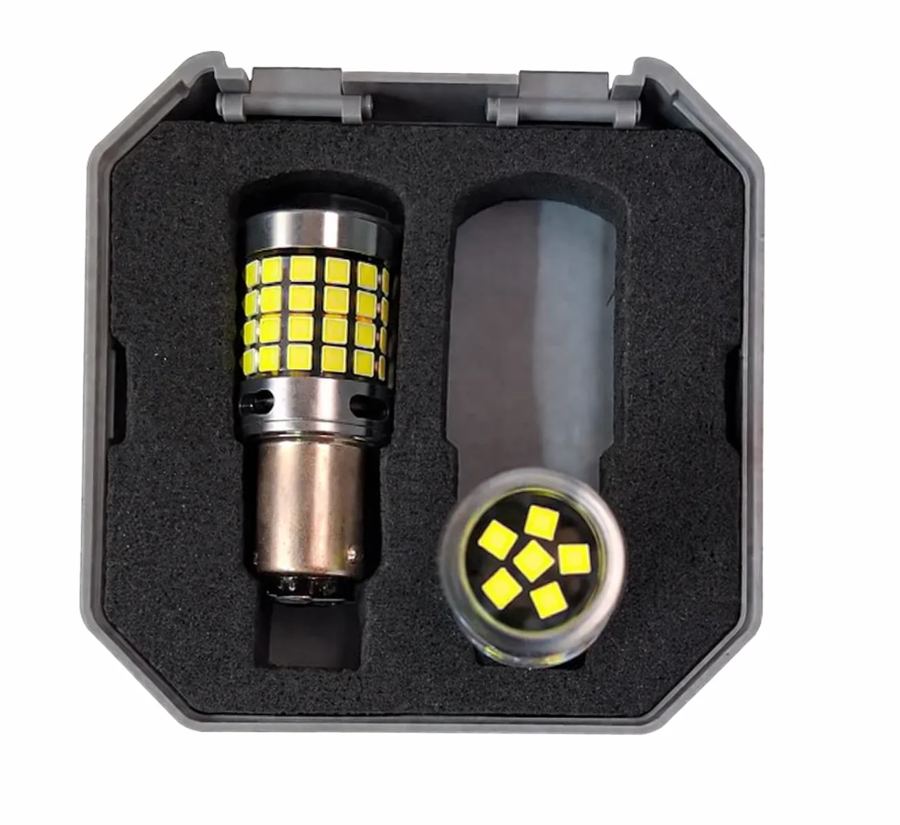 JUEGO DE FOCO LED BLANCO FIJO 1157 / 1034 CON ESTROBO Y CANBUS 2 POLOS PATAS DISPAREJAS 12-36V 22.3W IOL-LH-403