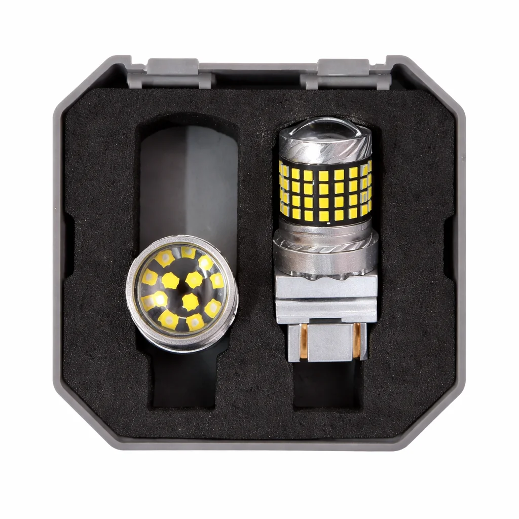JUEGO DE FOCO LED BLANCO FIJO 3157 CON CANBUS CON LUPA 12-36V 22.3W IOL-LH-611